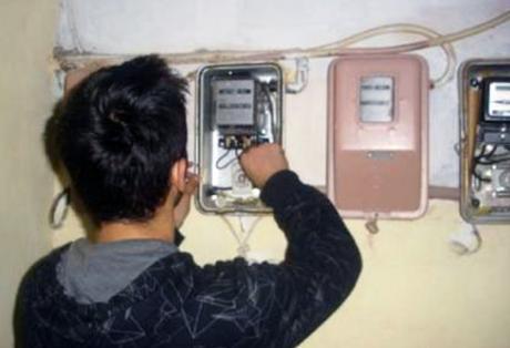 Έκλεβε ρεύμα