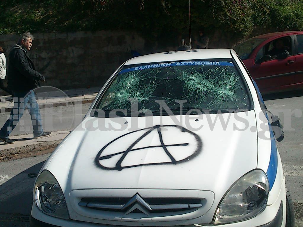 ΦΩΤΟ: Το περιπολικό που αναποδογύρισαν