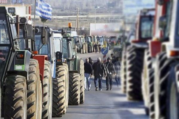 Στους δρόμους οι αγρότες της Κρήτης
