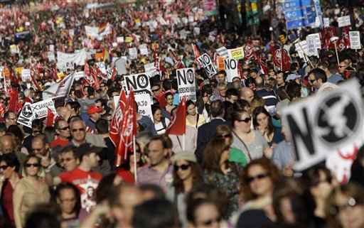 Οι Ισπανοί ξανά στους δρόμους