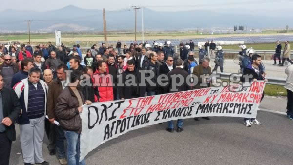 ΒΙΝΤΕΟ-Αγρότες έκλεισαν την εθνική