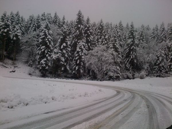 Μόνο με αλυσίδες στην εθνική οδό Λαμίας – Καρπενησίου