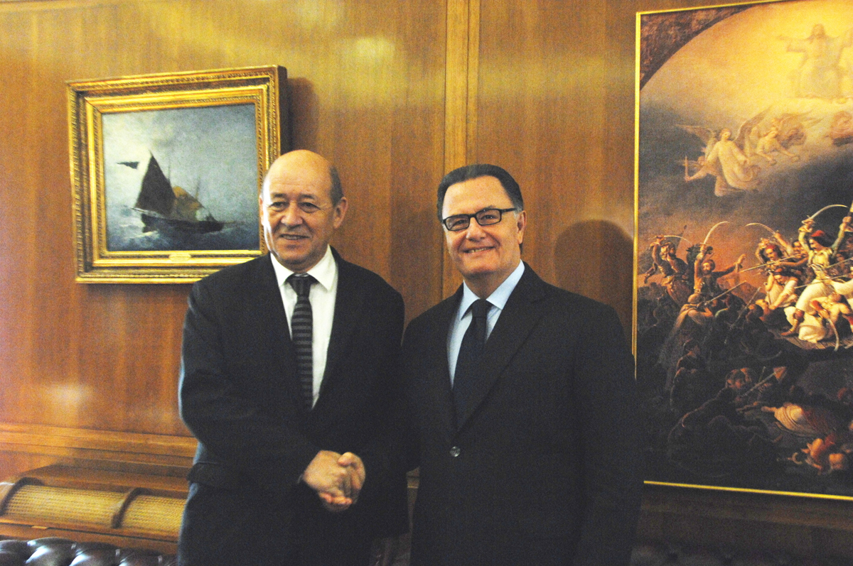 ΦΩΤΟ-Η συνάντηση Παναγιωτόπουλου – Λε Ντριάν