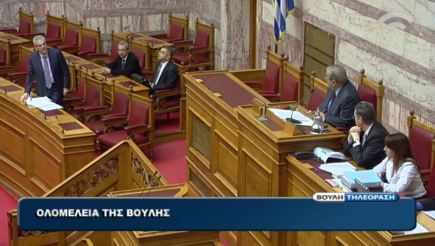 ΒΙΝΤΕΟ-Αντιπαράθεση στη Βουλή για την επιστράτευση των ναυτεργατών