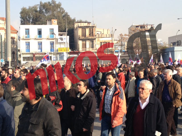 Τώρα – ΦΩΤΟ: Συγκεντρώνονται για την πορεία οι ναυτεργάτες