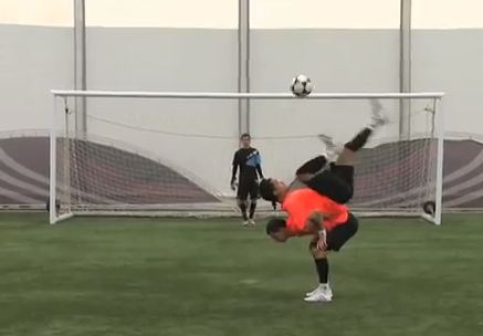 ΒΙΝΤΕΟ-Ποδοσφαιριστές …ζογκλέρ