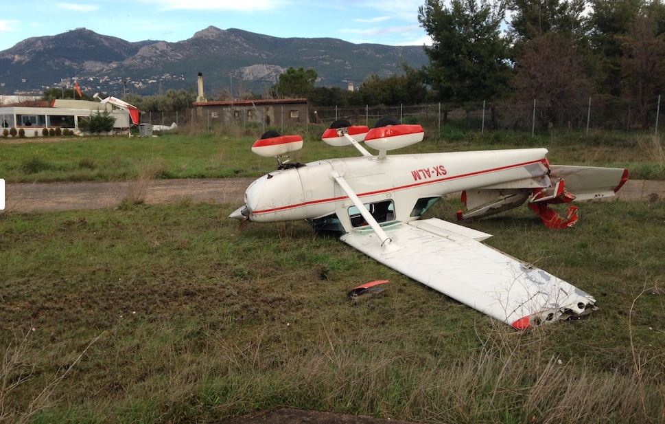 ΦΩΤΟ- Ανεμοστρόβιλος «σήκωσε» αεροπλάνα