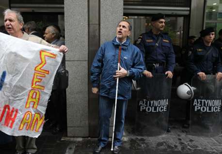 Στο υπουργείο Οικονομικών η ομοσπονδία τυφλών