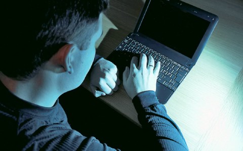 Νέος ιός “κλειδώνει” τα κομπιούτερ και ζητά λύτρα