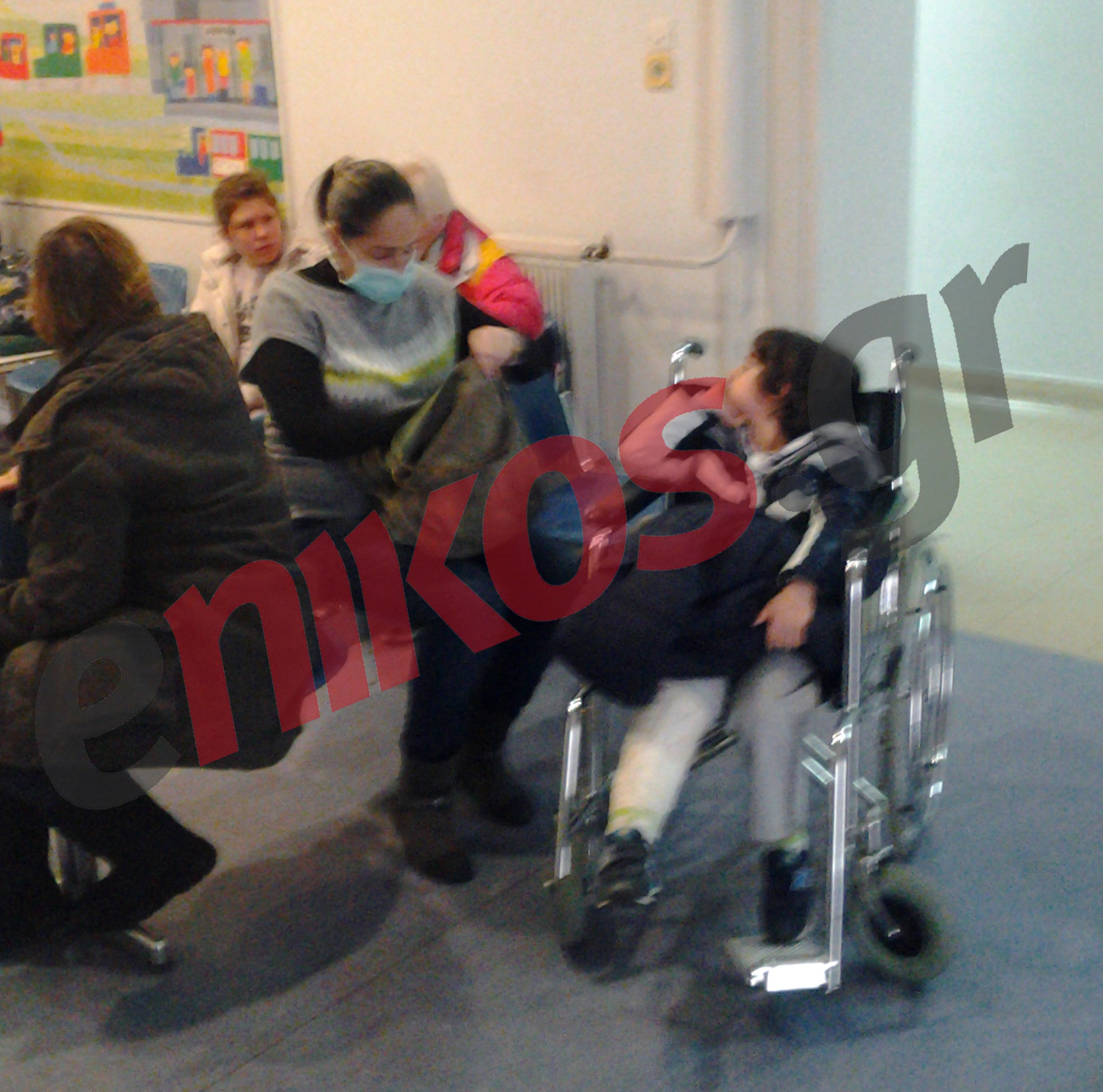 ΦΩΤΟ- Έγκυος περιμένει 3 ώρες στο «Παίδων»