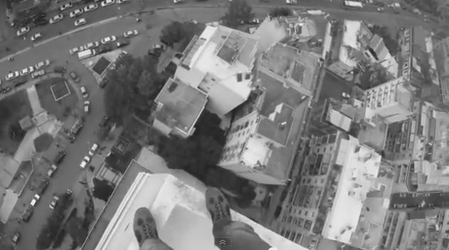 Πήδηξε από τον Πύργο Αθηνών