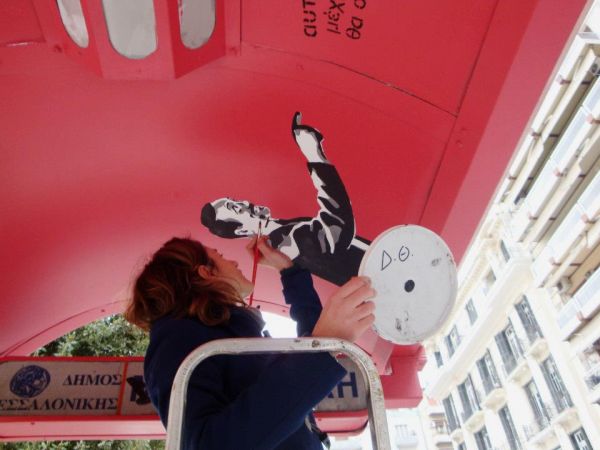 Έξυπνα συνθήματα σε στάσεις