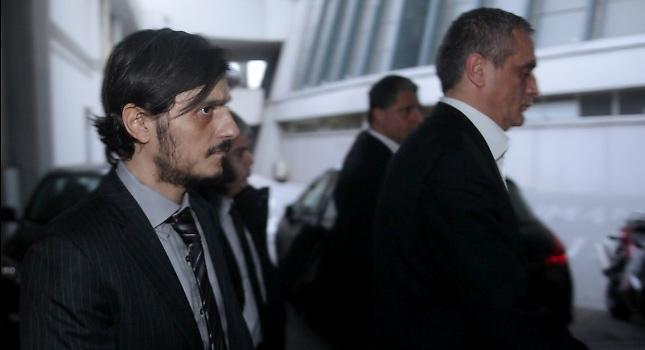 Θερμή χειραψία Αγγελόπουλου-Γιαννακόπουλου