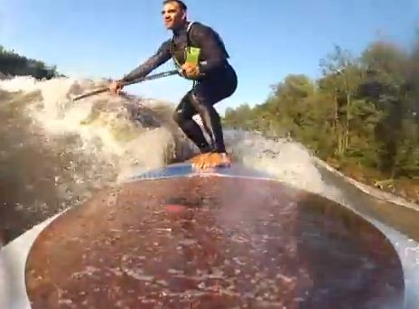 ΒΙΝΤΕΟ: Ο σέρφερ των ποταμών!