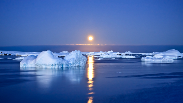 Ραγδαία συρρίκνωση των πάγων στην Αρκτική