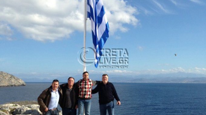 Καμιά βραχονησίδα χωρίς τη γαλανόλευκη