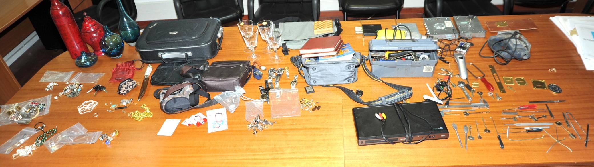 Χειροπέδες για 31 διαρρήξεις