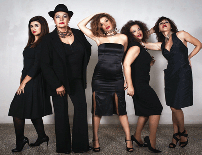 «Γάμοι, Κηδείες και δεν έχω τίποτα να φορέσω»