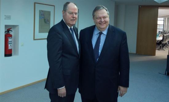 Με “κομματικό” μανδύα η επίσκεψη Βενιζέλου στο Βερολίνο