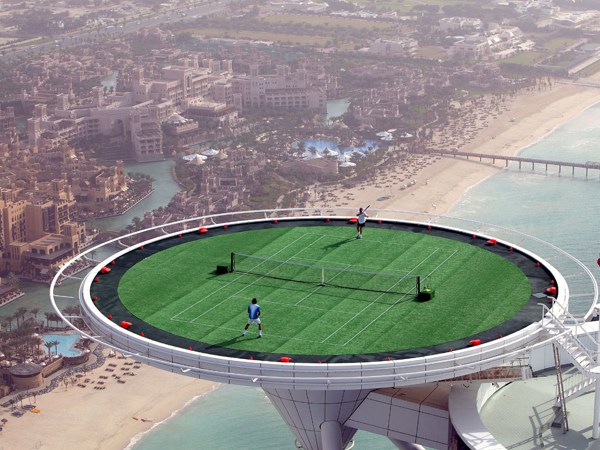 ΦΩΤΟ-Το υψηλότερο γήπεδο τένις!