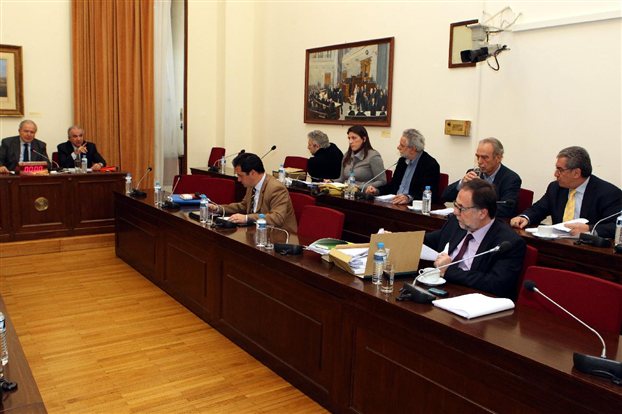 Αυτό το στικάκι ποιος θα το πάρει;