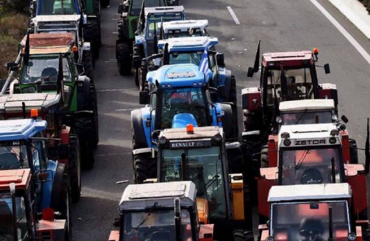 ΤΩΡΑ-Αγρότες στην Πατρών-Πύργου