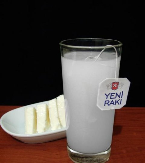 Το τουρκικό ούζο στα ελληνικά νησιά