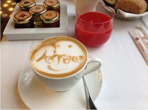 Ο καπουτσίνο της Αντριάνα Λίμα