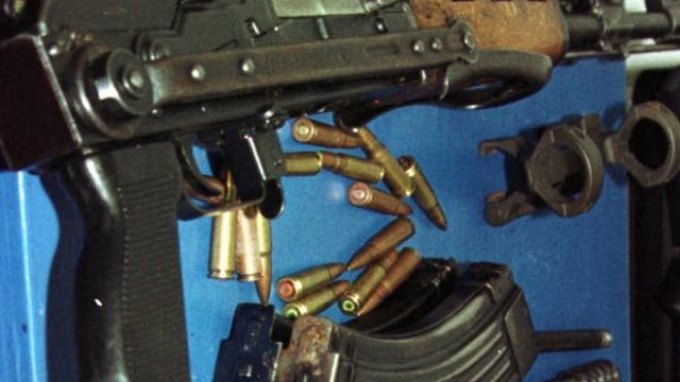 Καλάσνικοφ και βαρέλια με χασίς στην Κρήτη