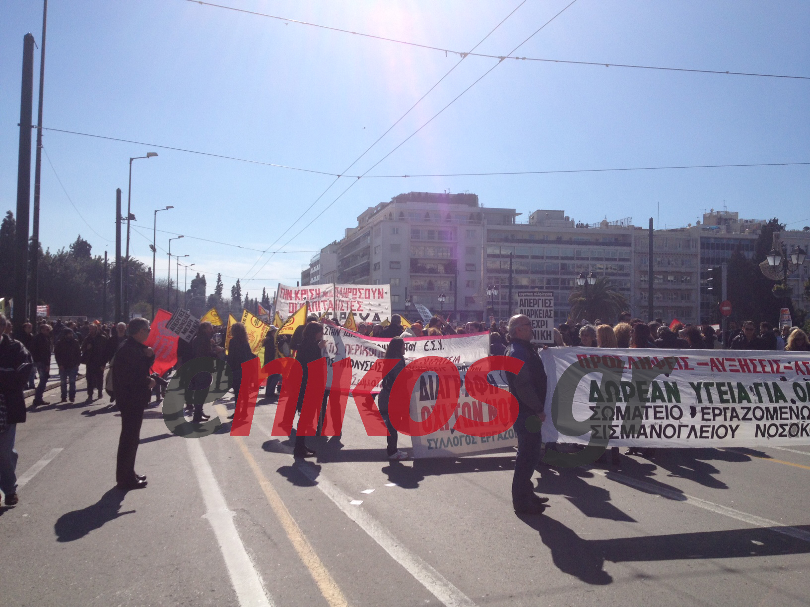 ΦΩΤΟ-Διαδηλωτές στο Σύνταγμα