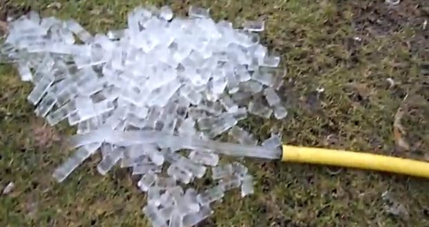 ΒΙΝΤΕΟ-Το λάστιχο που …βγάζει παγάκια!