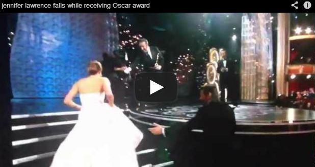 Σκόνταψε, ανεβαίνοντας να πάρει το Όσκαρ