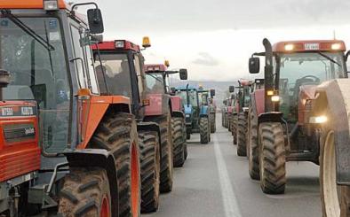 Αγρότες: Στάση αναμονής στα μπλόκα