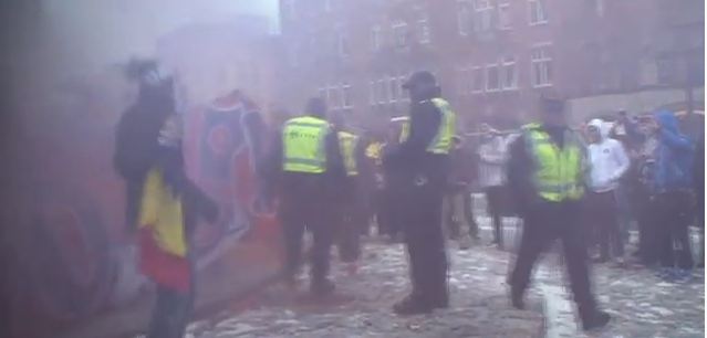 ΒΙΝΤΕΟ: Συγκρούσεις οπαδών με αστυνομικούς