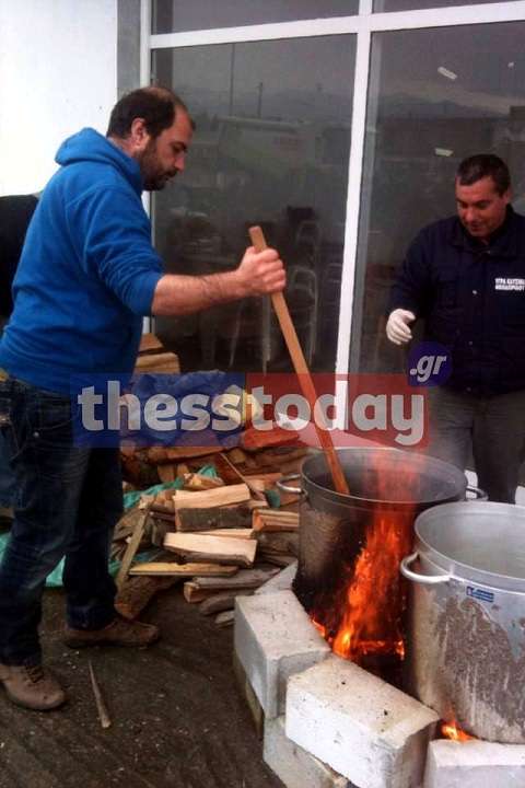 ΦΩΤΟ-Οι αγρότες μαγειρεύουν για τον κόσμο