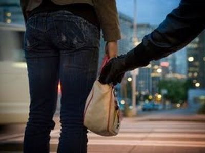 Στη φάκα οι τσαντάκηδες