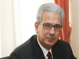 Φάκελος με σφαίρα στο γραφείο του Μέργου