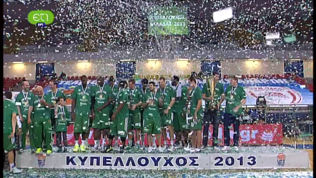 ΦΩΤΟ-Η ώρα της απονομής