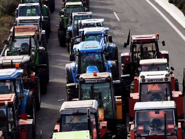 Την Κυριακή αποφασίζουν για τα μπλόκα