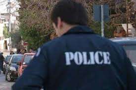 Αστυνομικός “έκλεψε” 4.000 € από αλλοδαπό