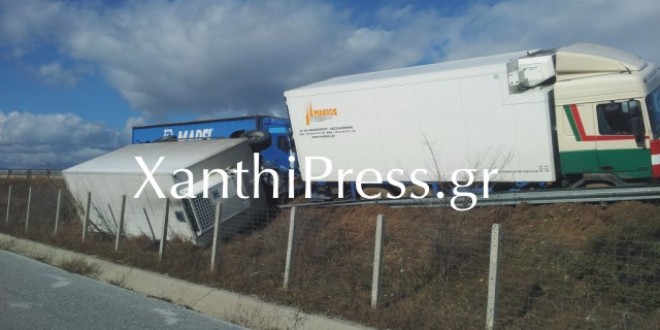 ΒΙΝΤΕΟ: Ανατροπή νταλίκας στην Ξάνθη