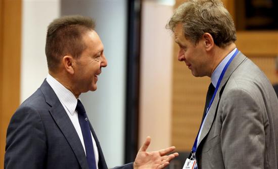 Αναγνώριση του… λάθους ζητεί ο Στουρνάρας