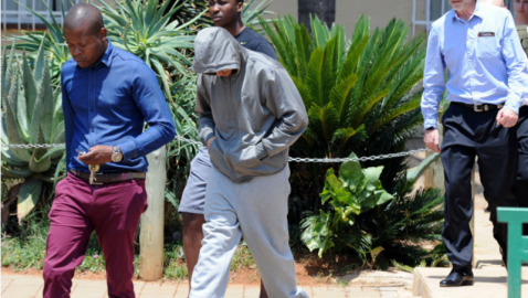 «Πυροβολήθηκε πίσω από την πόρτα του μπάνιου»