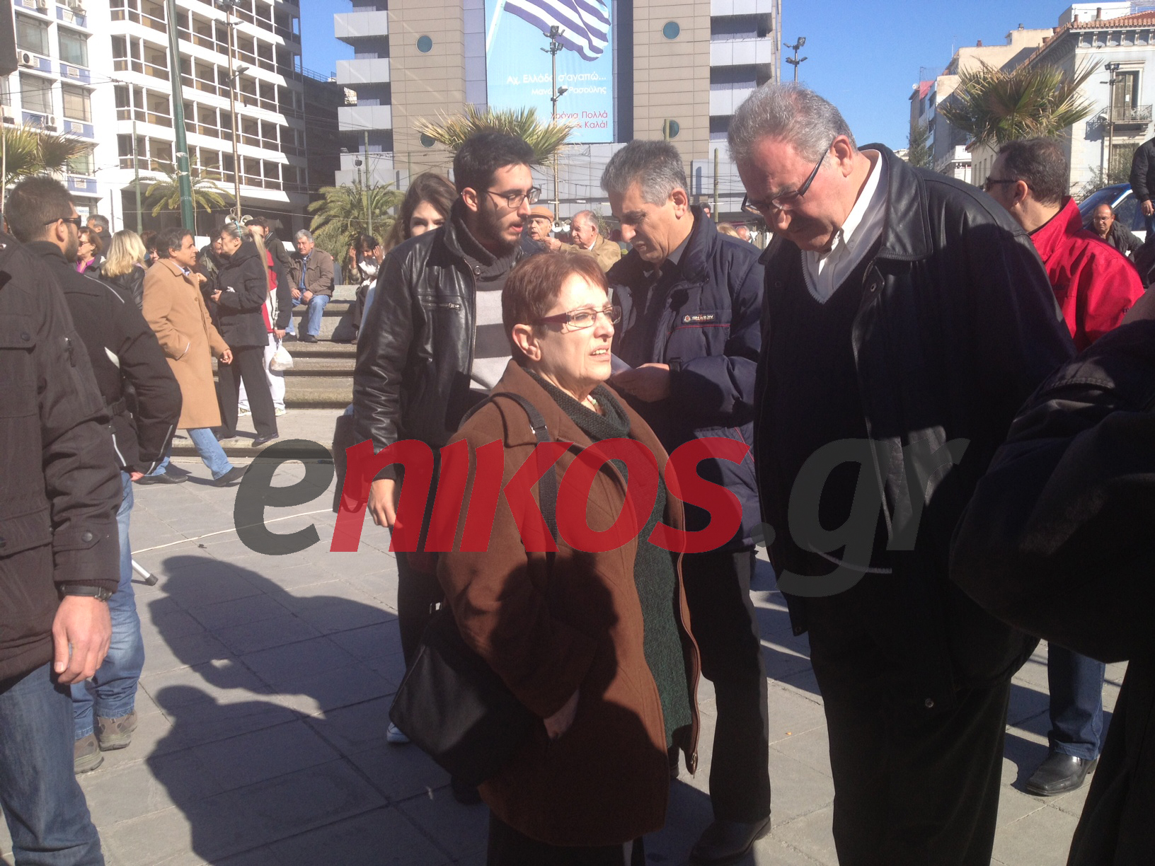 ΤΩΡΑ: Η Αλέκα Παπαρήγα στην Ομόνοια