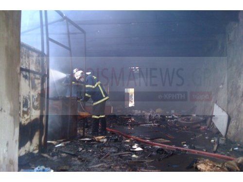 Τώρα – Επιχείρηση της πυροσβεστικής στο κέντρο του Ηρακλείου