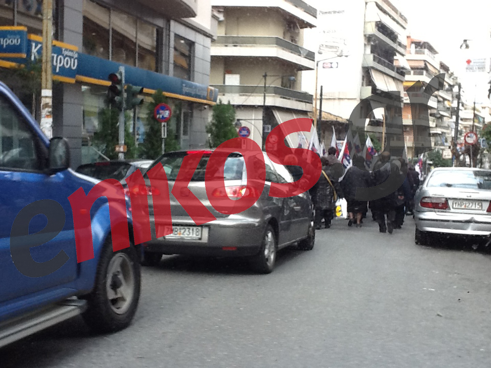 Τώρα – ΦΩΤΟ: Πορεία του ΠΑΜΕ στο Βύρωνα
