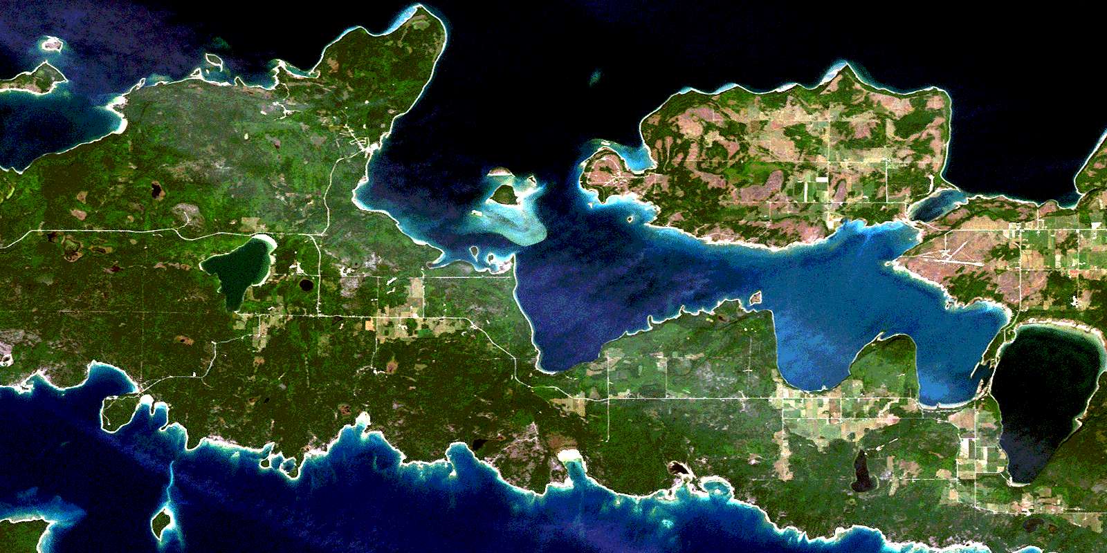 Είναι το μεγαλύτερο νησί σε λίμνη