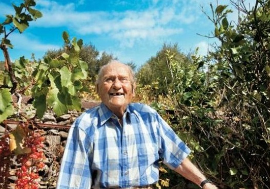 Απεβίωσε ο αιωνόβιος Ικαριώτης των αφιερωμάτων