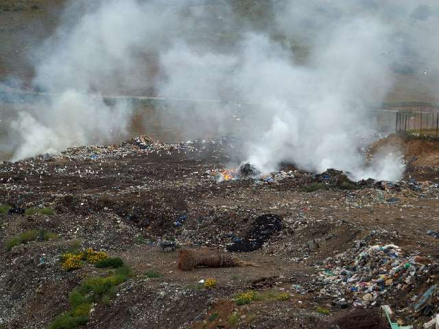 Πρόστιμα 12,67 εκατ. ευρώ την ημέρα για τις χωματερές