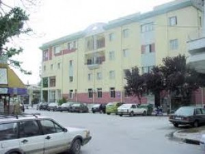 Έπεσε στο κενό από κτίριο του ΙΚΑ